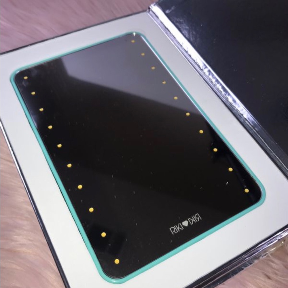 Glamcor Riki Colorful LED Travel Magnetic Palette
